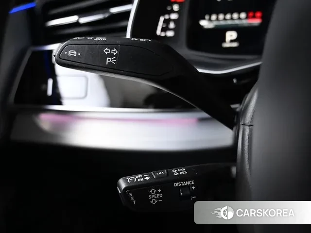 Audi Q8 (4M) 2023 Жемчужный цвет из Кореи, фото 5