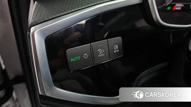 Audi Q3 (F3) 2020 Белый из Кореи, фото 5