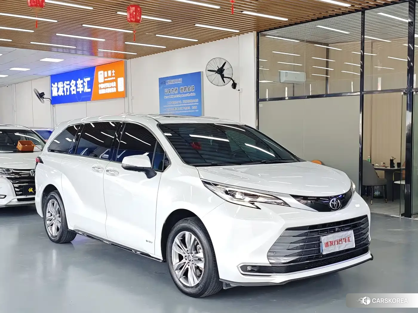 Toyota Sienna 2024 Белый из Китая, фото 6