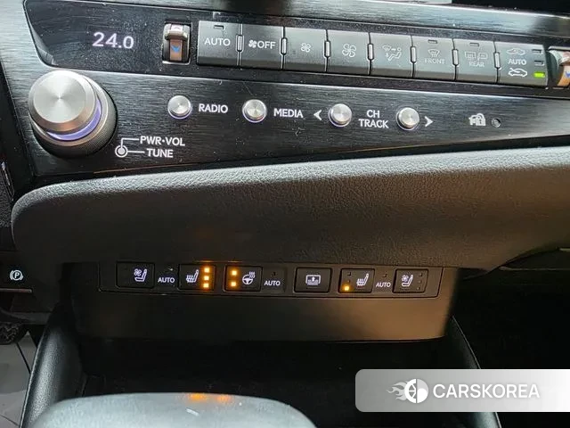 Lexus ES300h 7th generation 2024 Серый из Кореи, фото 5