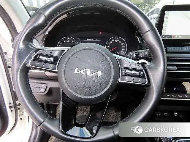 Kia Seltos 2022 Белый из Кореи, фото 5