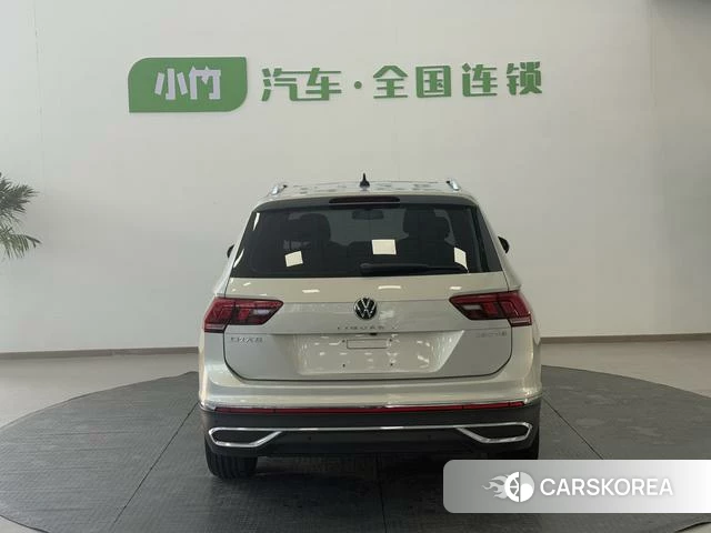 Volkswagen Tiguan L 2022 Темно-серый из Китая, фото 5