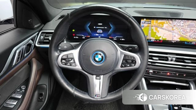 BMW i4 2023 Серебристо-серый из Кореи, фото 5