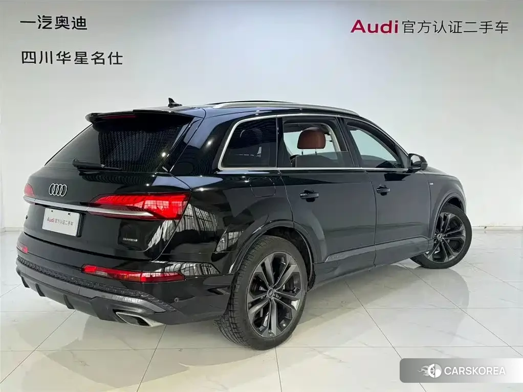 Audi Q7 2025 Черный из Китая, фото 5
