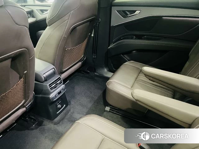 Audi Q5 e-tron 2023 Белый из Китая, фото 5