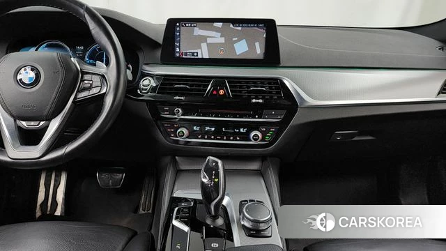 BMW 5 Series (G30) 2018 Белый из Кореи, фото 5