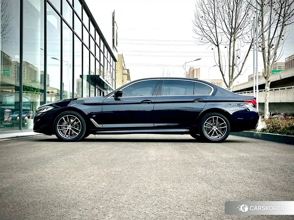 BMW 5 series 2023 Черный из Китая, фото 5