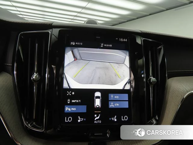 Volvo XC60 second Generation 2018 Белый из Кореи, фото 5