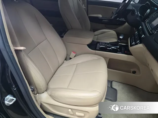 Kia The New Carnival 2018 Черный из Кореи, фото 5