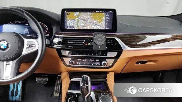 BMW 5 Series (G30) 2021 Серебристо-серый из Кореи, фото 5