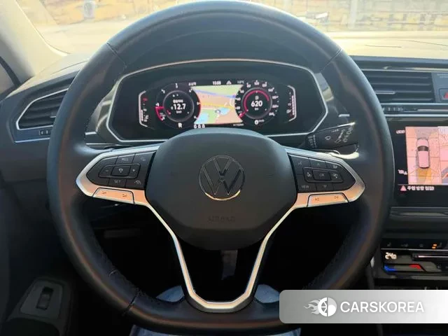 Volkswagen Tiguan second Generation 2023 Светло-серебряный цвет из Кореи, фото 5
