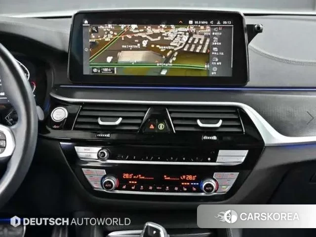 BMW 5 Series (G30) 2023 Белый из Кореи, фото 5