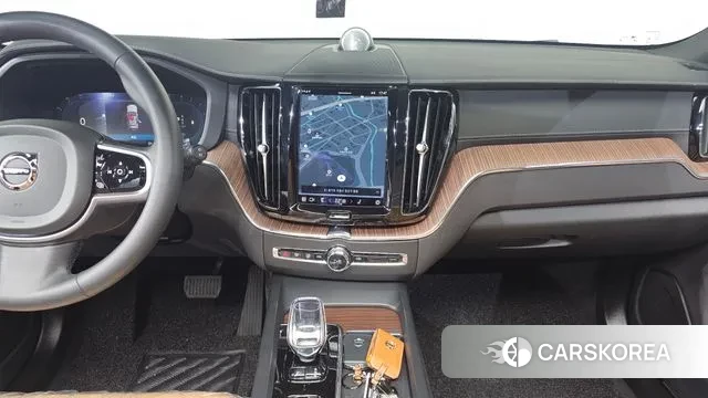 Volvo XC60 second Generation 2023 Белый из Кореи, фото 5