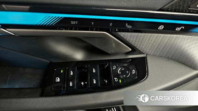 BMW 5 Series (G60) 2025 Серебристо-серый из Кореи, фото 5