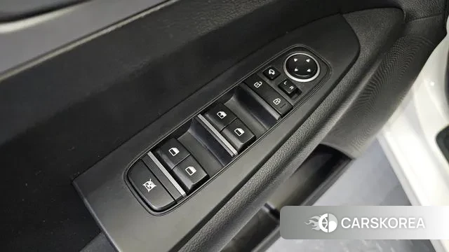 Kia The New K3 2nd generation 2021 Белый из Кореи, фото 5