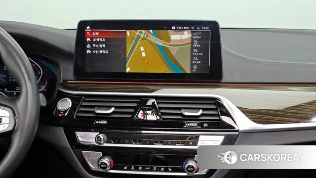 BMW 5 Series (G30) 2023 Белый из Кореи, фото 5