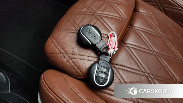 Mini Cooper S Convertible 2022 Жемчужный цвет из Кореи, фото 5