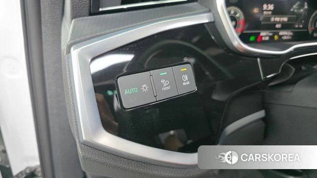Audi Q3 (F3) 2022 Белый из Кореи, фото 5