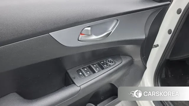 Kia The New K3 2nd generation 2021 Белый из Кореи, фото 5