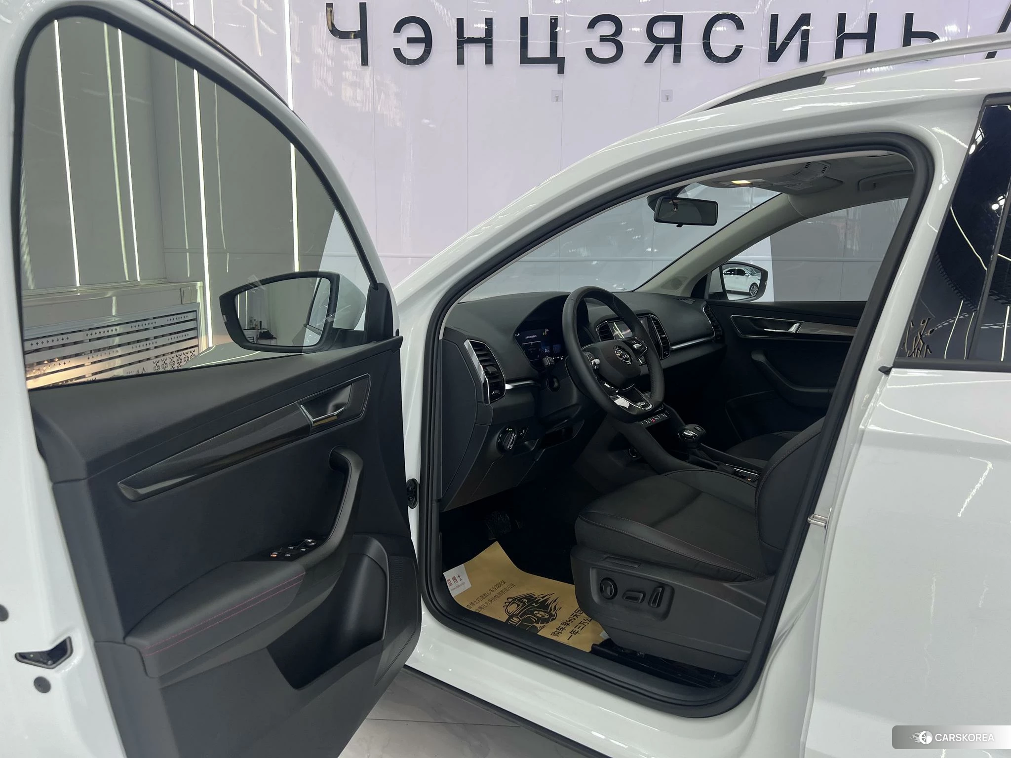 Skoda Krok 2023 Белый из Китая, фото 5