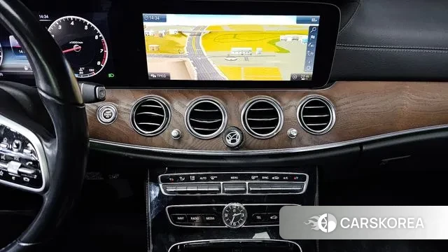 Mercedes-Benz E-Class W213 2018 Серый из Кореи, фото 5