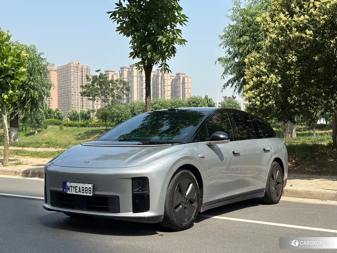 Ideal car Ideal i6 2026 Silver/gray из Китая, фото 5
