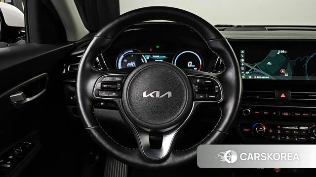 Kia Niro Plus 2023 Белый из Кореи, фото 5