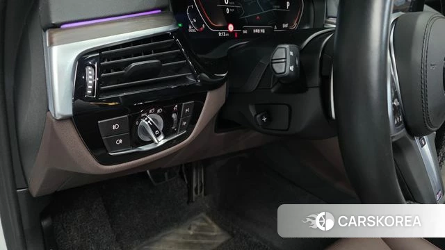 BMW 5 Series (G30) 2019 Белый из Кореи, фото 5