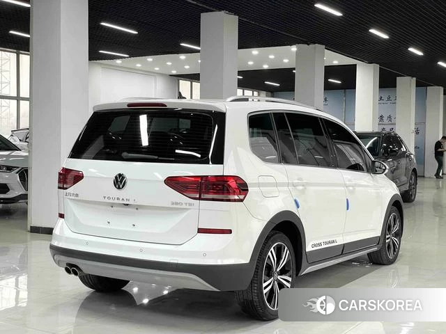 Volkswagen Touran L 2022 Белый из Китая, фото 5