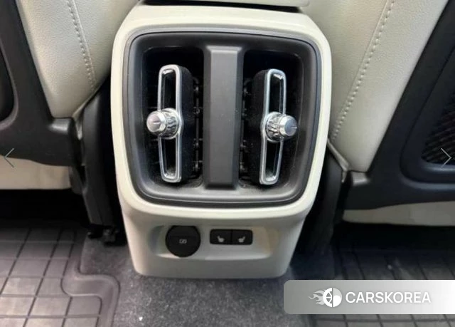 Volvo XC40 2023 Белый из Кореи, фото 5