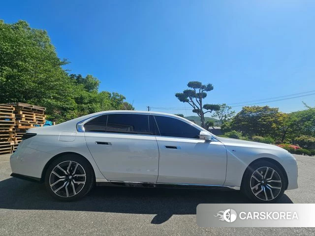 BMW 7 Series (G70) 2025 Белый из Кореи, фото 5