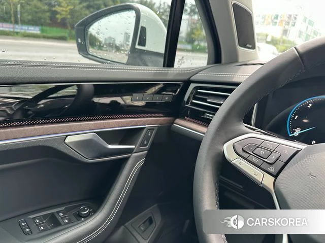 Volkswagen Touareg 3rd generation 2026 Белый из Кореи, фото 5