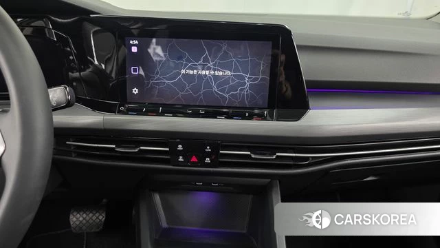 Volkswagen Golf 8th Generation 2022 Белый из Кореи, фото 5
