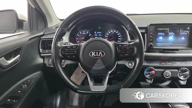 Kia Stonic 2018 Белый из Кореи, фото 5