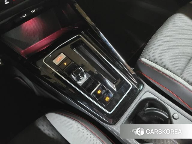 Volkswagen Golf 8th Generation 2023 Красный из Кореи, фото 5