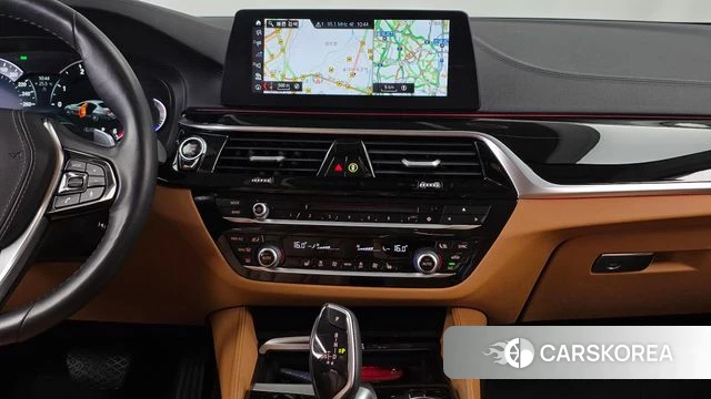 BMW 5 Series (G30) 2018 Белый из Кореи, фото 5