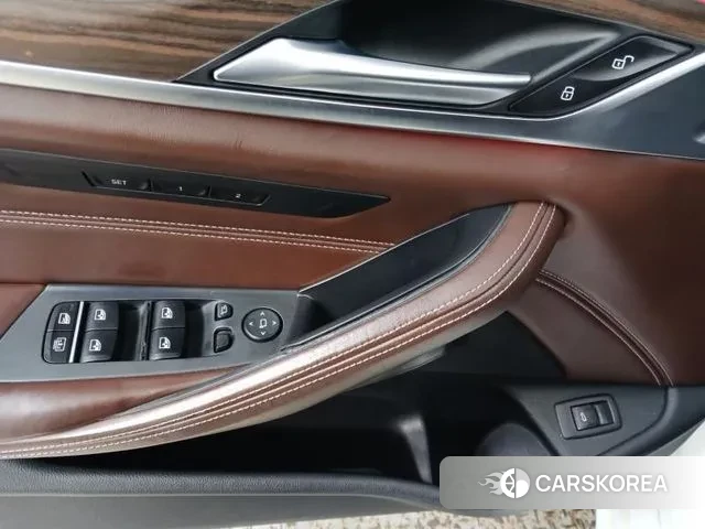 BMW 5 Series (G30) 2018 Белый из Кореи, фото 5