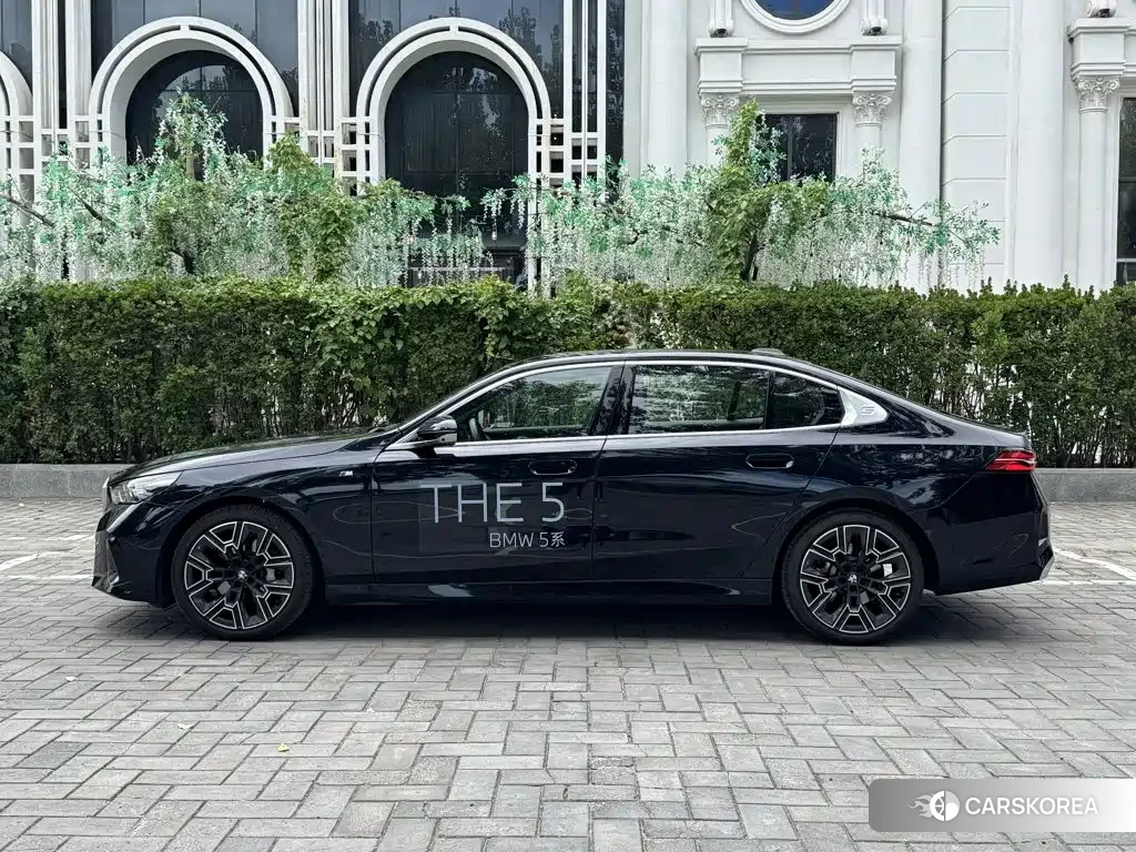 BMW 5 series 2025 Черный из Китая, фото 5