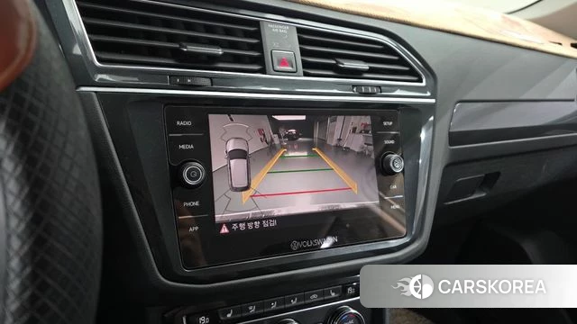 Volkswagen Tiguan second Generation 2018 Белый из Кореи, фото 5