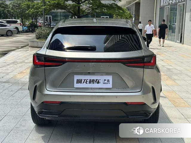 Lexus NX 2026 Серебристо-серый из Китая, фото 5