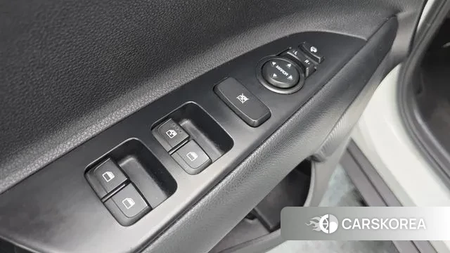 Kia Stonic 2018 Белый из Кореи, фото 5
