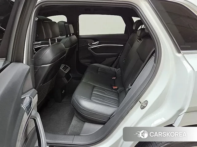 Audi e-Tron 2020 Белый из Кореи, фото 5