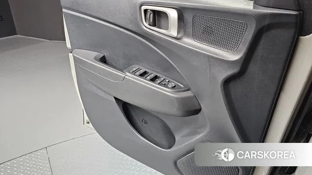 Hyundai Venue 2019 Серебристо-серый из Кореи, фото 5