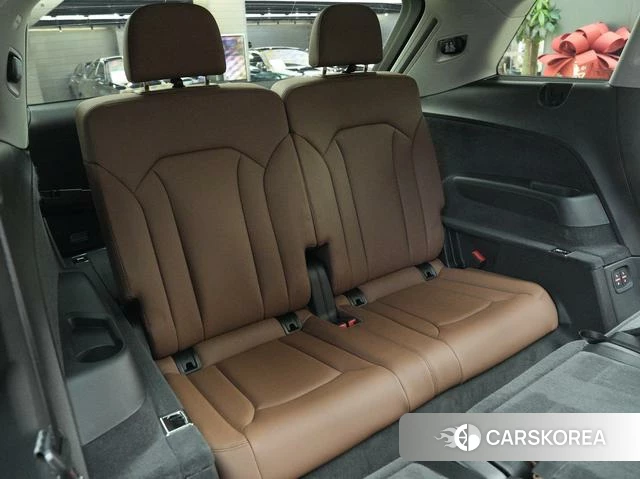 Audi Q7 2021 Черный из Китая, фото 5
