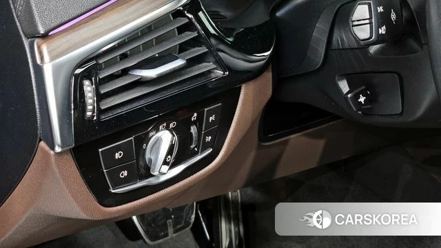 BMW 5 Series (G30) 2018 Цвет галактики из Кореи, фото 5