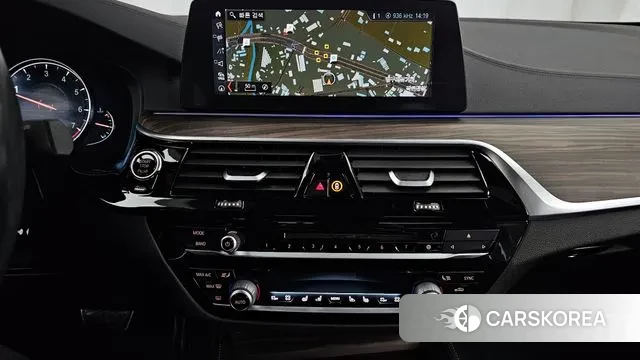 BMW 5 Series (G30) 2018 Белый из Кореи, фото 5