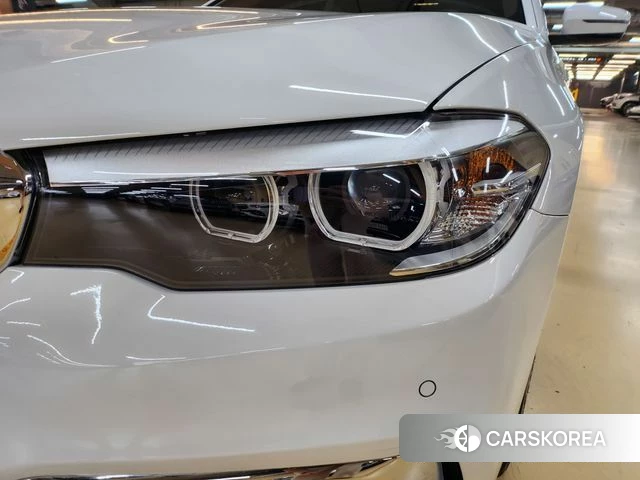 BMW 5 Series (G30) 2018 Белый из Кореи, фото 5