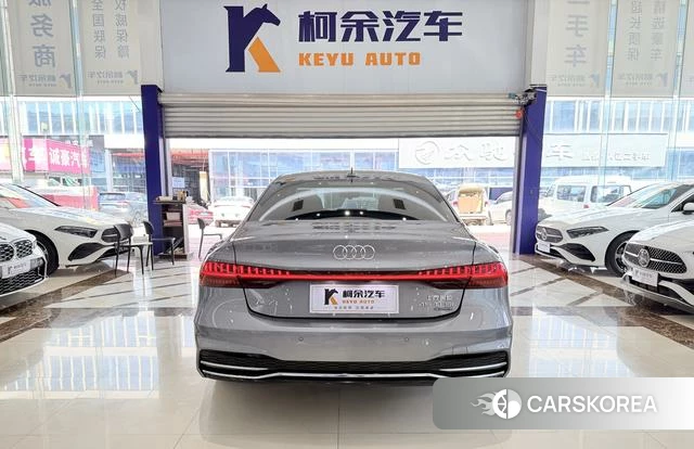 Audi A7L 2024 Серебристо-серый из Китая, фото 5