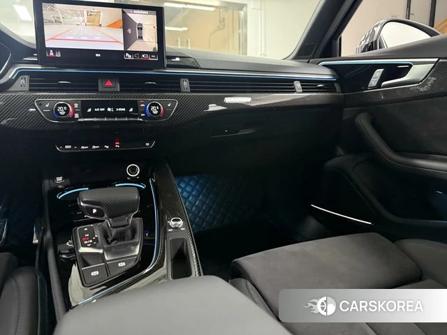 Audi A4L 2024 Серебристо-серый из Китая, фото 5