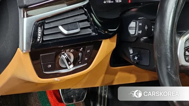 BMW 5 Series (G30) 2021 Белый из Кореи, фото 5